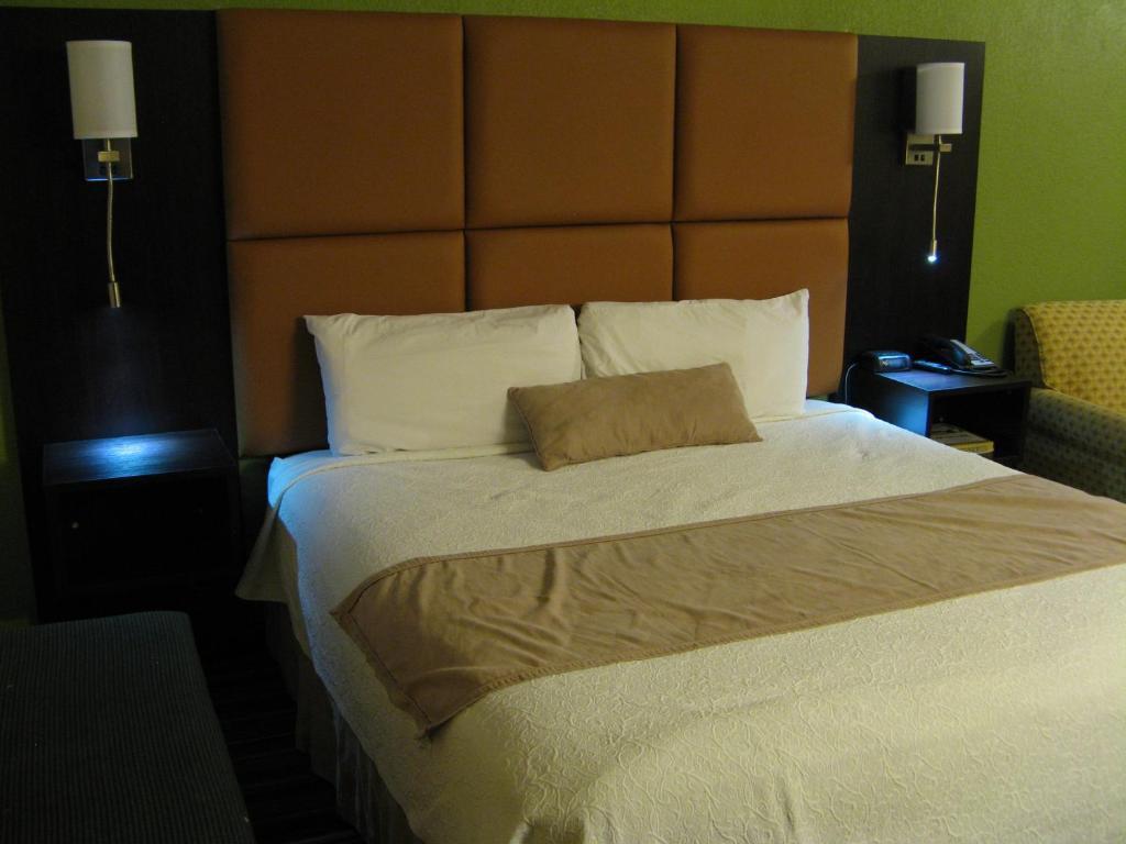 Inn At Portland Room photo